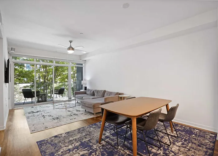 Architectural 2Bd Condo In Miracle Mile Perfect For Families