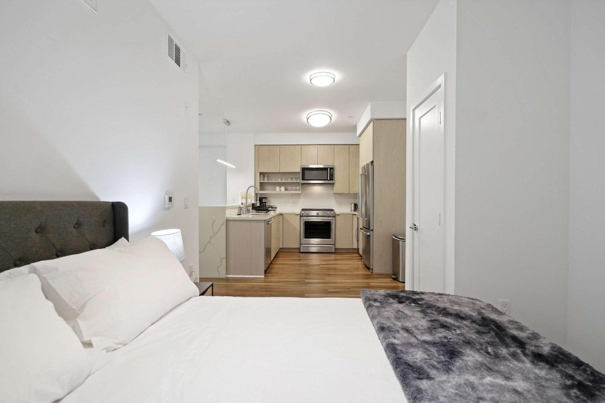 Apartment Architectural 2bd In Miracle Mile Perfect For Families *