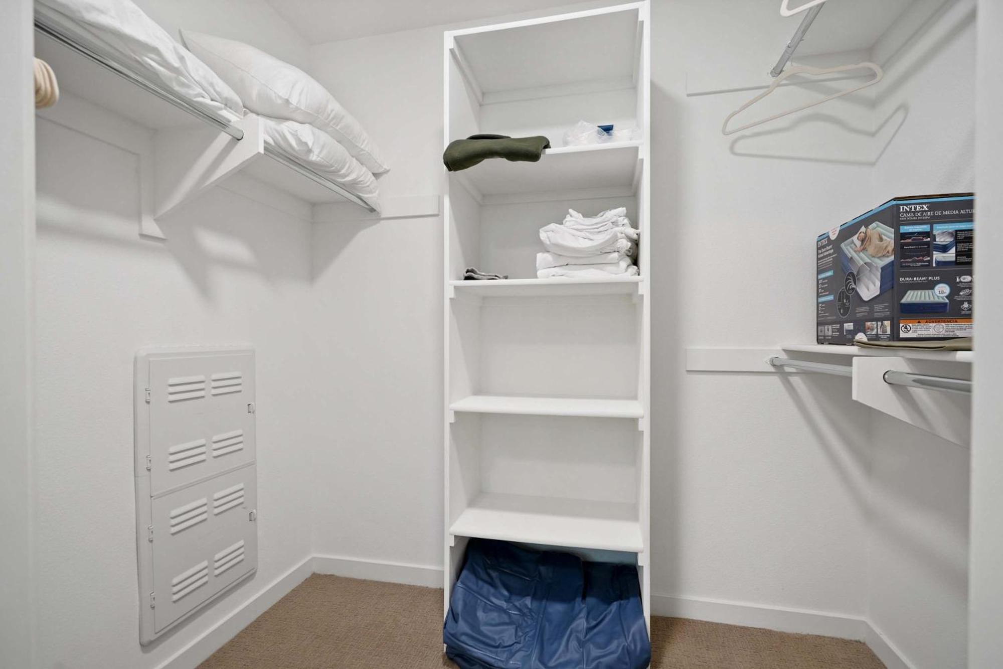 Apartment Architectural 2bd In Miracle Mile Perfect For Families