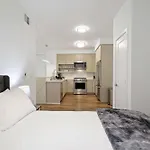 Architectural 2Bd Condo In Miracle Mile Perfect For Families