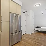 Architectural 2Bd Condo In Miracle Mile Perfect For Families